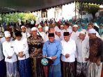 Para-pengasuh-pesantren-mendeklarasikan-dukungan-terhadap-pasangan-Karna.jpg