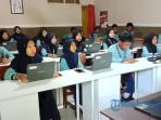Para-siswa-ini-memanfaatkan-laptop-chromebook-untuk-kelas-digital.jpg