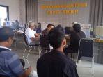 Pelajar-baju-hitam-Korban-Pembacokan-di-Jembatan-Semanggi-Jember-saat-lapor-di-Polisi.jpg