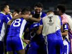 Pemain-Persib-Bandung-Saddil-Ramdani-dikerubuti-rekan-rekannya.jpg