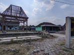 Pembangunan-Balai-Desa-Sekaran-mangkrak-Baru-ada-fondasi-dan-rangka-joglo-empat-tiang.jpg