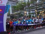 Peserta-SuperBall-Run-berlari-di-flyover-atau-jalan-layang-Antasari-Jakarta-Selatan.jpg