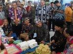 Pjs-bupati-Situbondo-blusukan-ke-pasar.jpg