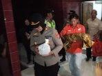Polisi-evakuasi-bayi-dilahirkan-remaja.jpg