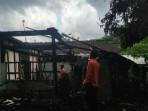 RUSAK-Personel-BPBD-tinjuan-rumah-rusak-di-Kelurahan-Wirolegi.jpg