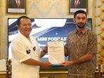 Reza-Rahardian-saat-berdiskusi-bersama-Bupati-Jember-Hendy-Siswanto-di-Pendapa-Wahyawibawagraha.jpg