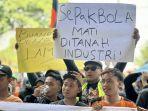 Sakeramania-saat-menggelar-aksi-demo.jpg