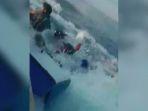 Sebuah-video-yang-memperlihatkan-dua-perahu-longboat-tabrakan-dan-tenggelam-di-perairan-Wakatobi.jpg