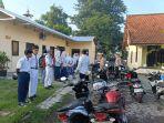 Sejumlah-siswa-saat-terjaring-razia-yang-digelar-petugas-kepolisian.jpg