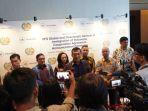 Silmy-Karim-saat-diwawancarai-awak-media.jpg