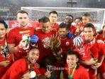 Skuad-Persija-Jakarta-merayakan-gelar-Liga-1-2018.jpg