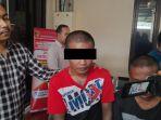 Tersangka-YP-saat-digelandang-petugas-menuju-ruang-tahanan-Polres-Lumajang.jpg
