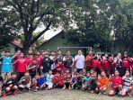 Wakil-Ketua-DPRD-Kabupaten-Pasuruan-M-Zaini-saat-melihat-latihan-para-atlet-Hockey.jpg