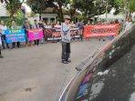 demo-Serikat-Rakyat-Bwi-di-DPRD.jpg
