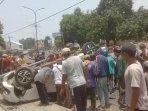 mobil-terbalik-situbondo.jpg