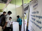 ribuan-pencari-kerja-saat-mendatangi-Job-Fair-di-SMKN-2-Sukorejo.jpg
