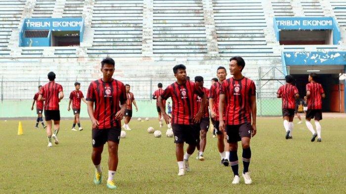 BOLA TERPOPULER: Arema FC Stagnan di Zona Degradasi hingga Pasuruan United Siap Berlaga di Liga 3