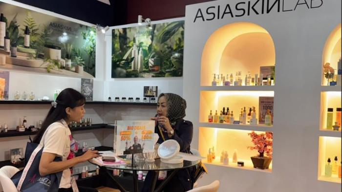 Melihat tren ini, ASIASKINLAB hadir di event Indonesia Cosmetic Ingredients (ICI) Surabaya 2025 yang digagas Persatuan Perusahaan Kosmetika Indonesia (Perkosmi) Pengda Jatim, di Grand City Convex, Rabu-Kamis (1-2/9/2025).
