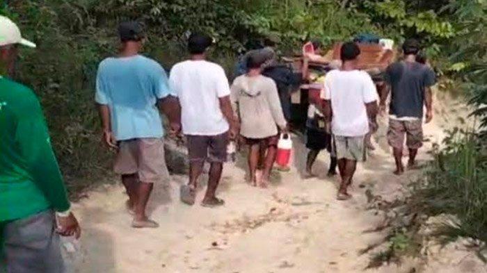 JALAN RUSAK - Ilustrasi ditandu