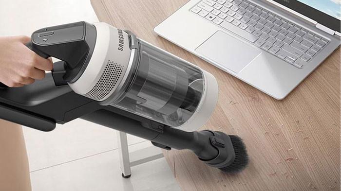 Samsung Bespoke AI Jet™ Lite dapat membersihkan lantai dan perabotan model apapun, bahkan membersihkan tempat-tempat yang sulit dijangkau oleh vacuum biasa
