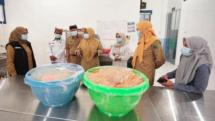 Tinjau SPPG di Banyuwangi, Bupati Ipuk Ingatkan SOP dan Higienitas Menu MBG