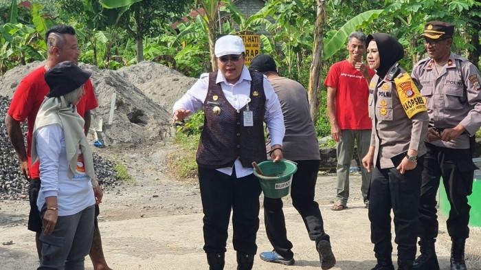 Sardiyono Ditandu Tetangga Hendak Berobat ke Rumah Sakit, Bupati Minta Warga Bijaksana Menilai
