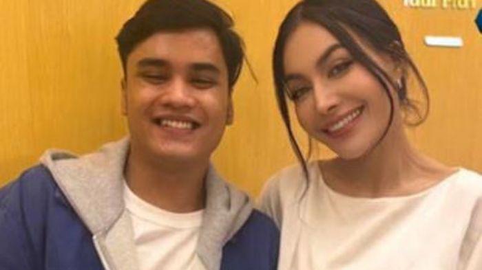 BERTEMU ANAK - Penyanyi Denada bertemu dengan putra kandungnya, Ressa Rizky Rossano setelah berbulan-bulan berseteru perkara penelantaran anak. Ressa tak kuasa menahan tangis, Jumat (20/3/2026).