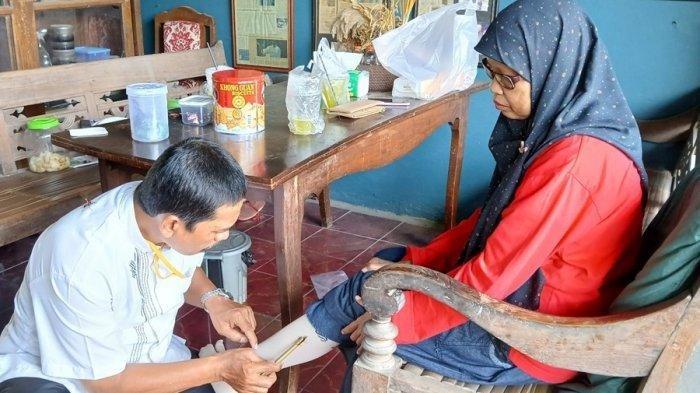 Dibayar Seikhlasnya, Guru Tejo Buka Terapi Sengat Lebah Sejak 2002, Berawal dari Anak Lahir Prematur