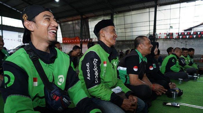 DOA BERSAMA - Gojek menyelenggarakan kegiatan Doa Bersama dengan Mitra Driver di Surabaya, Jawa Timur. Kegiatan ini juga menandai ikhtiar Gojek yang senantiasa mencari jalan untuk meningkatkan kesejahteraan mitra melalui berbagai inovasi layanan dan program bagi mitra dan keluarganya, Senin (3/11/2025).
