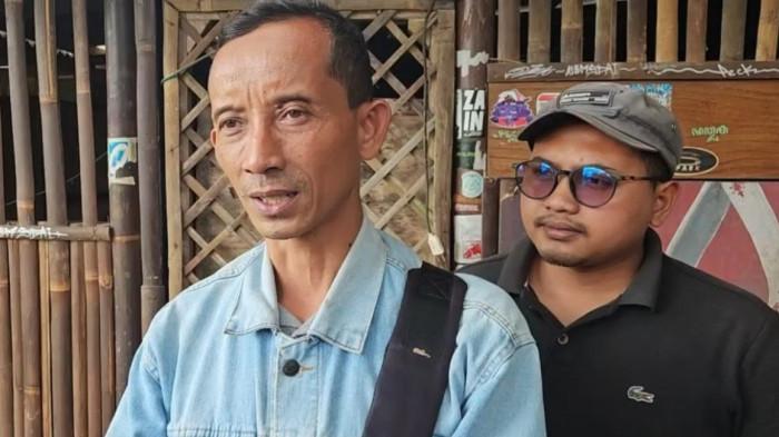 APRESIASI - Guru SMPN 1 Trenggalek Korban Penganiayaan, Eko Prayitno ditemui di Jalan Brigjen Soetran, Kelurahan Sumbergedong, Kecamatan/Kabupaten Trenggalek, Jawa Timur, Kamis (6/11/2025). Eko mengapresiasi kecepatan Polres Trenggalek dalam menangani perkara penganiayaan dirinya.