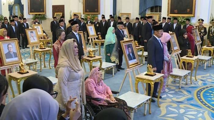 PROFIL GUS DUR - Penerima gelar pahlawan nasional yang dianugerahkan oleh Presiden Prabowo Subianto di Istana Negara, Kompleks Istana Kepresidenan, Jakarta Pusat, Senin (10/11/2025).