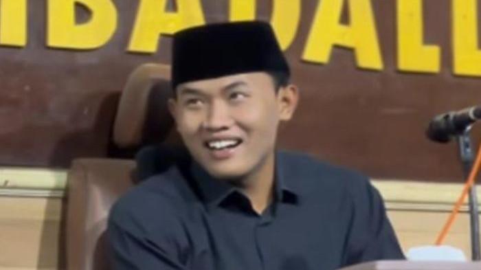 AKSI TAK PANTAS - Gus Elham menjadi sorotan publik karena aksi tak pantas terhadap anak-anak. Wakil Menteri Agama, Muhammad Syafii menyoroti dan meminta aksi Gus Elham dihentikan, Selasa (11/11/2025).
