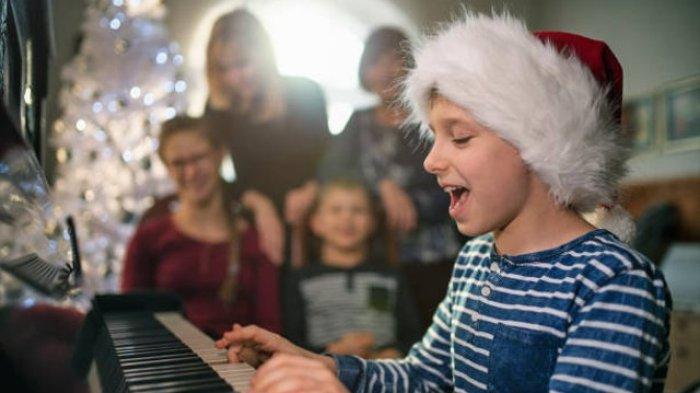 Lirik Lagu dan Chord Gitar White Christmas - Bing Crosby: May Your Dreams Be Merry and Bright