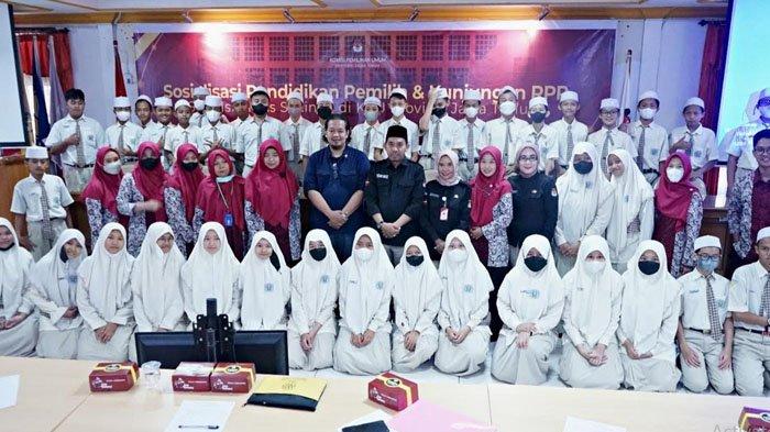 Terima Kunjungan Siswa SMP, KPU Jawa Timur Berikan Pemahaman Pemilu Sejak Dini