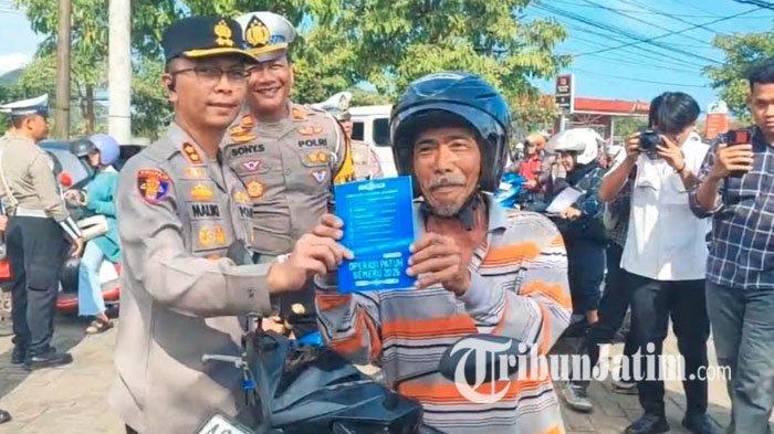 Puluhan Pengendara Tak Bawa SIM dan STNK Terjaring Razia Operasi Patuh Semeru 2025 di Trenggalek
