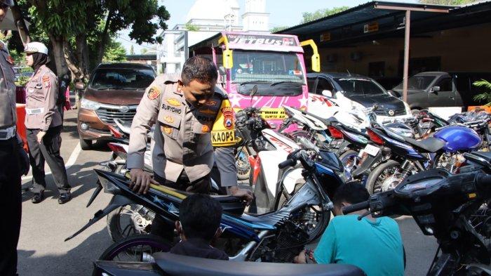 Ratusan Motor di Tuban Ditilang Polisi, Kapolres Persilakan Pemilik Komplain Jika Tidak Terima