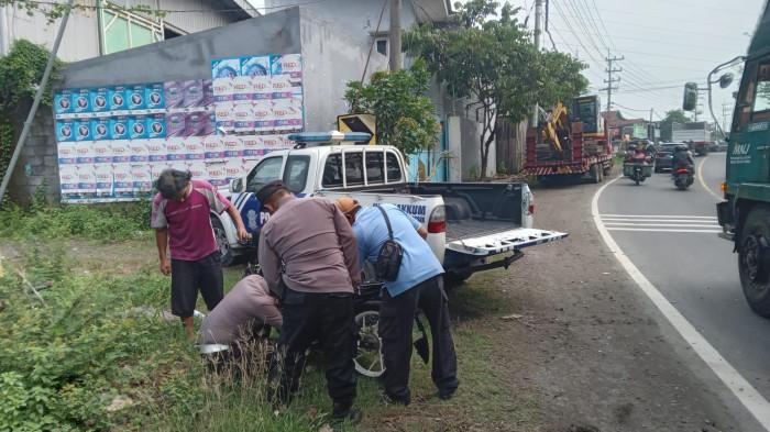 Kecelakaan Maut di Tikungan Tajam Cerme Gresik, Pemotor Asal Tuban Tewas Seruduk Truk
