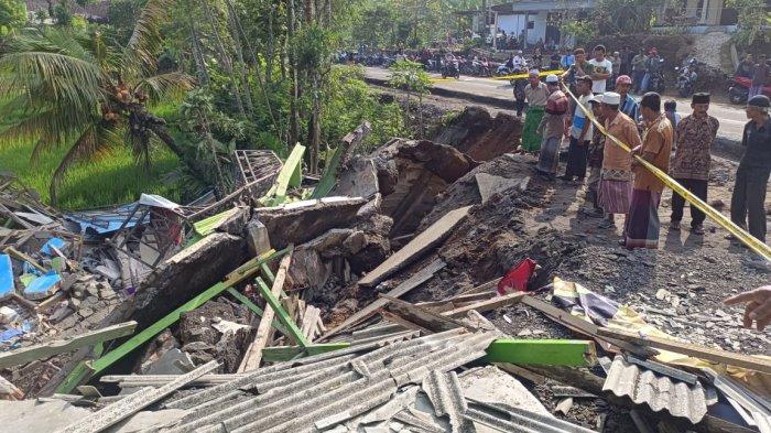 Malam Berujung Petaka, Rumah Warga di Lumajang Tiba-tiba Ambrol, 1 Penghuni Tewas saat Tidur
