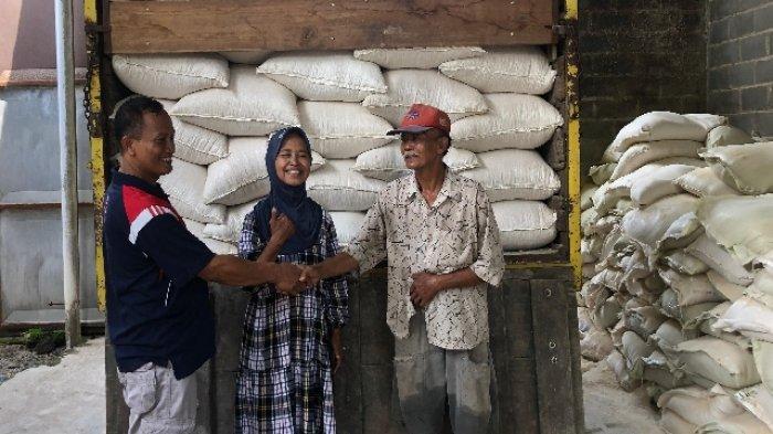 Pinsar Blitar Salurkan Cadangan Jagung Pemerintah Pada Peternak Ayam