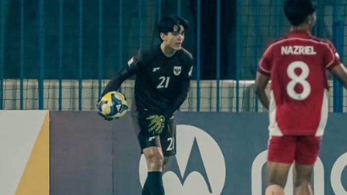 MIKE RAJASA - Kiper muda Mike Rajasa Hoppenbrouwers tampil percaya diri di laga perdana bersama Timnas Indonesia U17. Aksi impresifnya ikut membawa Garuda Asia menang 2-1 atas Honduras. Sosok Mike Rajasa yang kini mencuri perhatian.