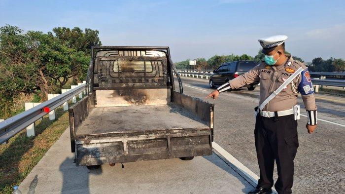 Mobil Pikap Nyaris Terbakar saat Muat Mesin Perangkat Tower saat Melintasi Tol Jombang-Mojokerto