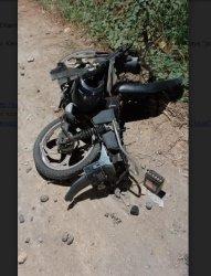 Aksi Nekat Pemotor Terobos Perlintasan Saat KA Mau Lewat, Ending Patah Tulang dan Motor Ringsek