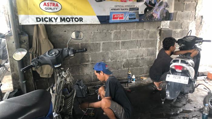Motor Brebet Usai Isi Pertalite Juga Terjadi di Gresik, Bengkel Ramai Kendaraan Bermasalah
