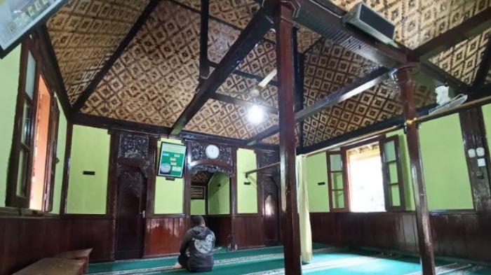 Musala An Nur atau Langgar Gantung di Kelurahan Plosokerep Kota Blitar