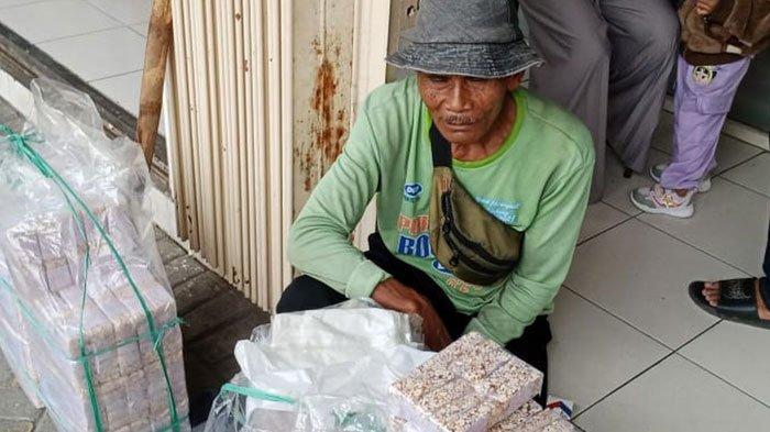 Kisah Mbah Sudjat, Penjual Jipang yang Rela Bermalam di Masjid atau SPBU Meski sudah Renta