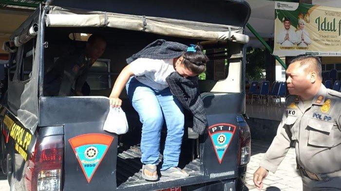 Lagi Tunggu Pelanggan di Malam Hari, Wanita Muda Terjaring Razia Satpol PP Situbondo, Lihat Nasibnya