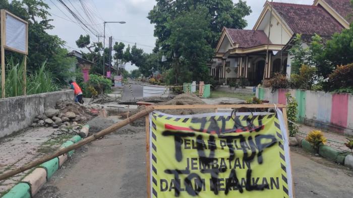 Setelah 6 Bulan Ambrol, Jembatan Jalan Cipemali Blitar Mulai Dibenahi, Target Selesai Desember 2025