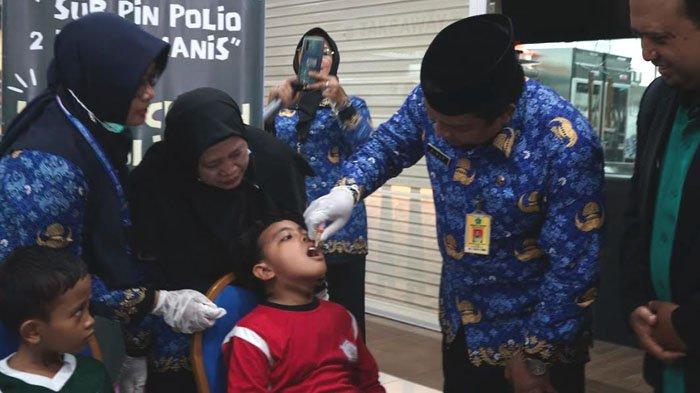 Sub PIN Polio Putaran Kedua, Pemkab Sidoarjo Bagikan Ratusan Vaksin untuk Anak-anak di Lippo Plaza