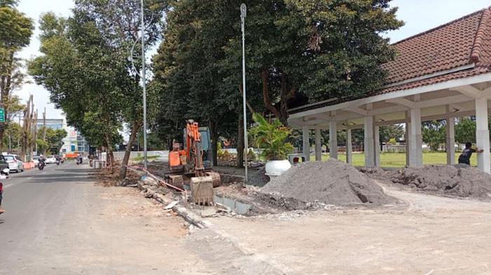 Revitalisasi Alun-alun Lumajang Dikebut: Pedestrian Diperbaiki, Sediakan Fasilitas Air Siap Minum