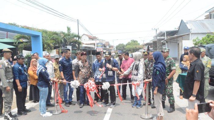 Warga Desa Patemon Bondowoso Lega, Jalan yang Rusak Selama 15 Tahun Akhirnya Diaspal : Sejak SD